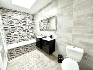 Badewanne, Haartrockner