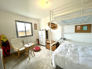 4 habitaciones, tabla de planchar con plancha y wifi gratis 