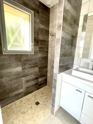 Bathtub, hair dryer