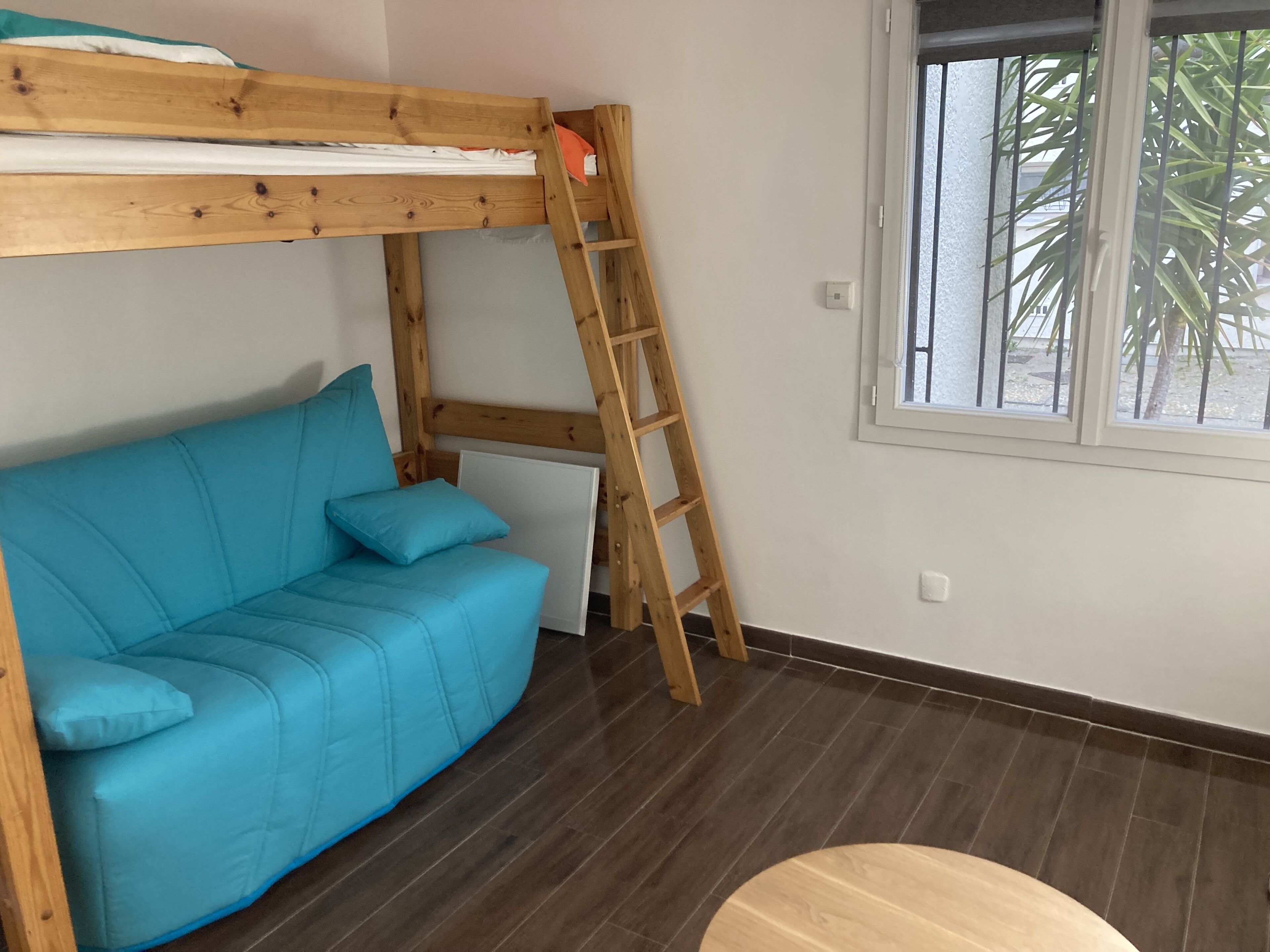 Holiday home 5 min walk from the beach!