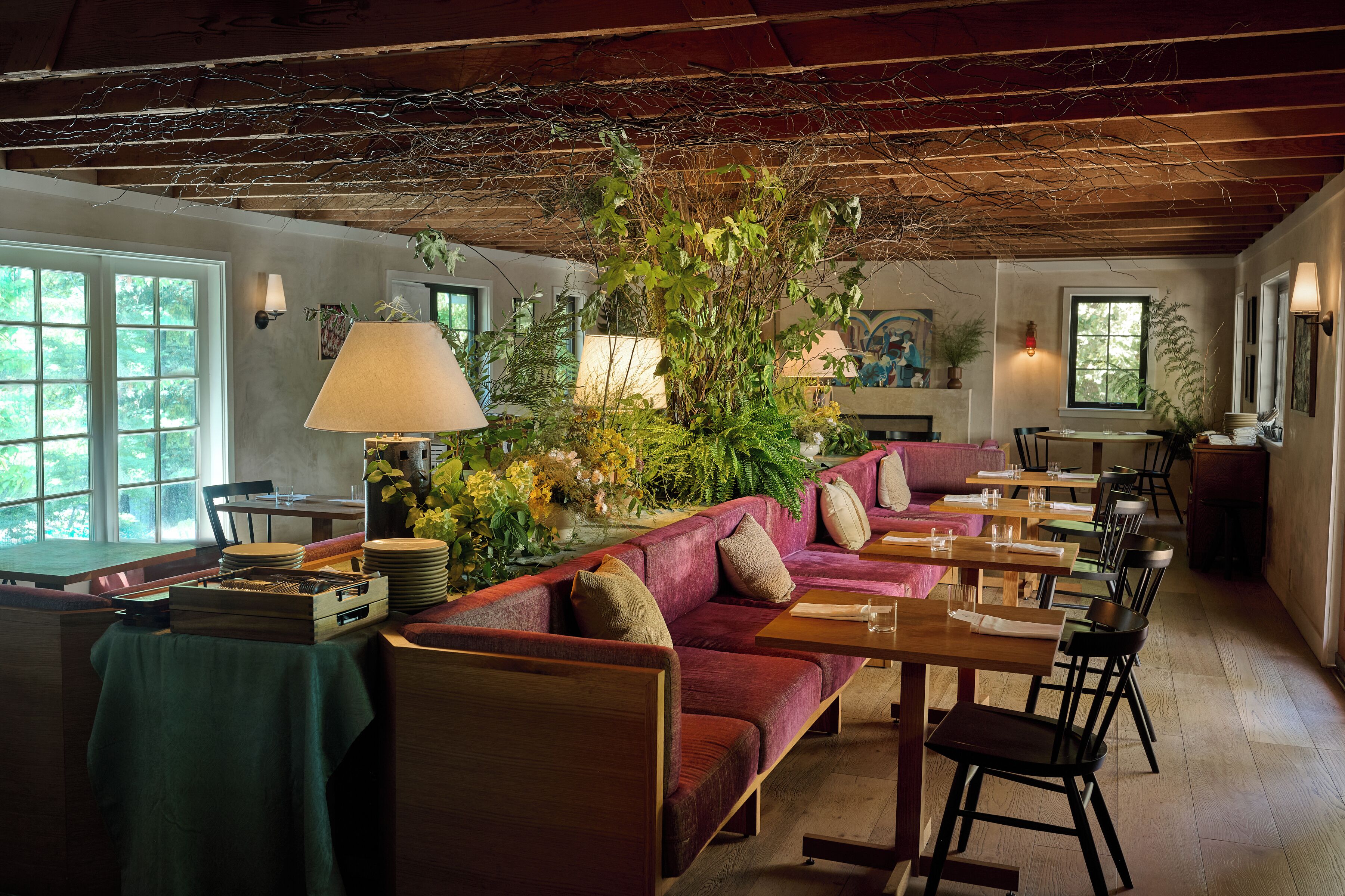 Breakfast and dinner served