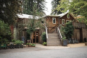 Vista frontal de la propiedad