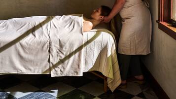 Tratamentos corporais, aromaterapia, massagens com pedras quentes