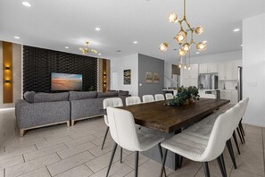 Interior - 12 Bedrooms / 11.5 Bathrooms Solterra Resort (6056 BO) (Davenport)