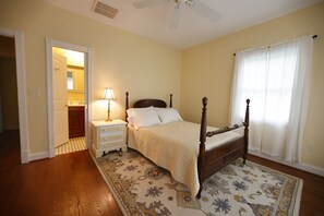 4 bedrooms, desk, free WiFi, bed sheets