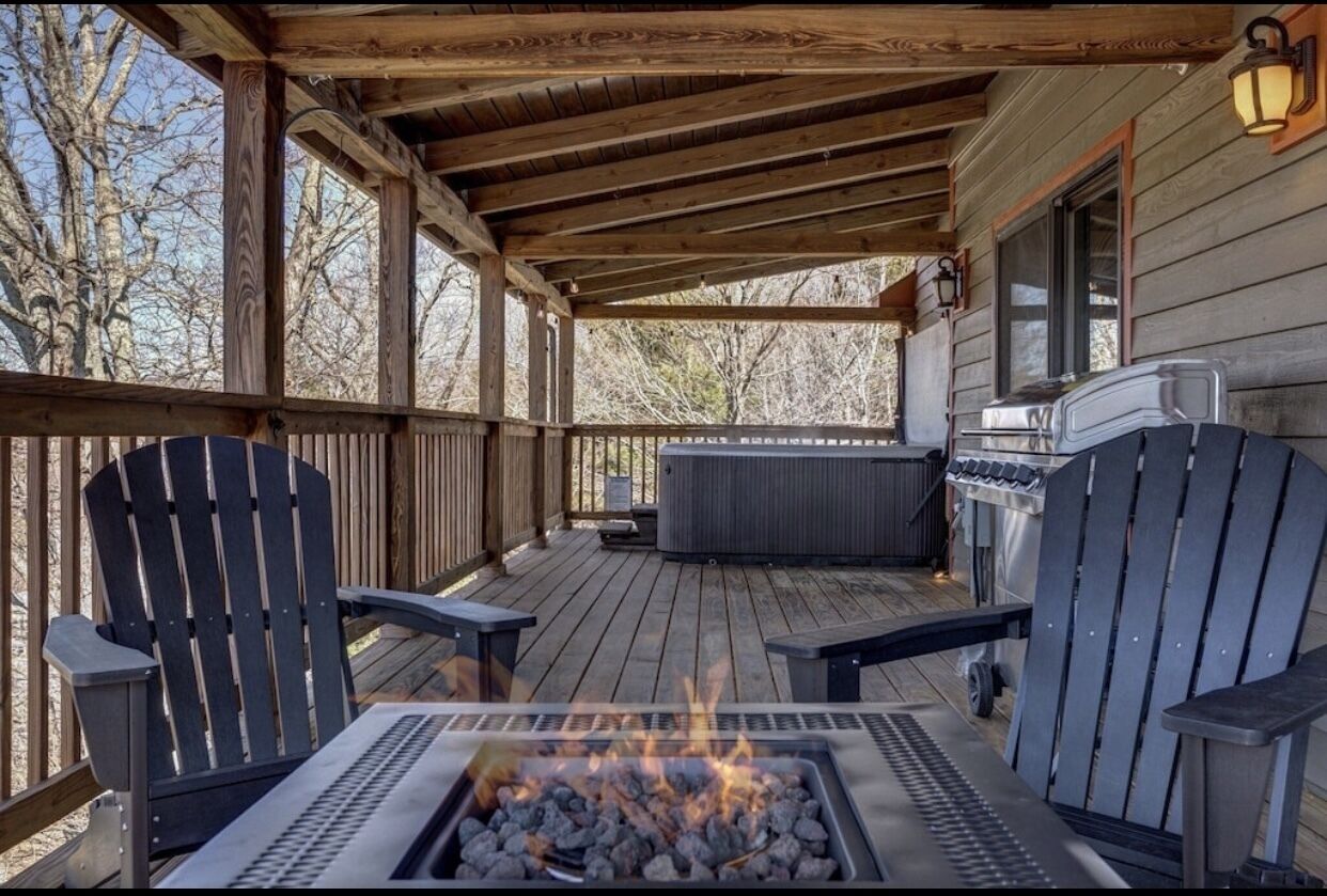 New Listing!2 min main st BlowingRock w/Hot tub/pet friendly/App ski mnt 3 miles