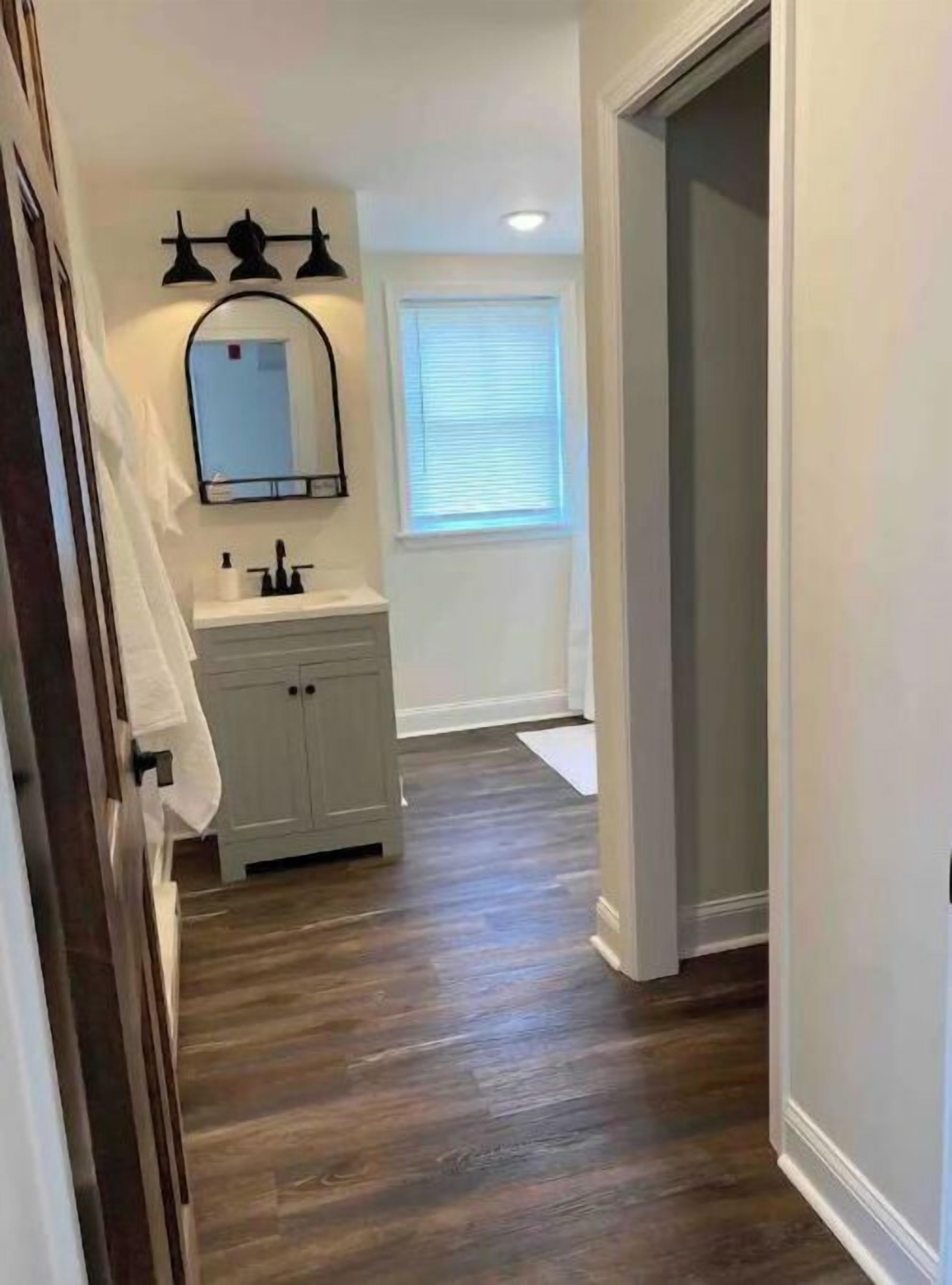 Combined shower/tub, toilet paper