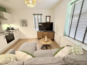 Design Apartment, Private Bathroom, Courtyard View | Lounge