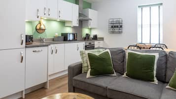 Design Apartment, Private Bathroom, Courtyard View | Lounge