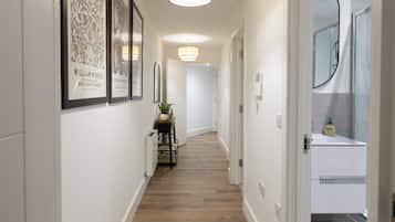 Design Apartment, Private Bathroom, Courtyard View | Lobby