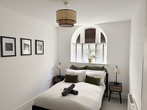 Design Apartment, Private Bathroom, Courtyard View - Courtyard View (Southampton)