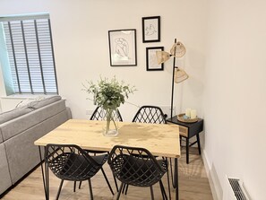 Design Apartment, Private Bathroom, Courtyard View | Dining