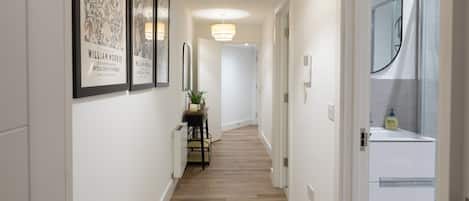 Design Apartment, Private Bathroom, Courtyard View | Lobby