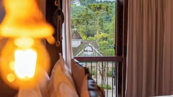 Premium bedding, pillow-top beds, minibar, in-room safe