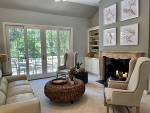 Smart TV, chimenea, Netflix y futbolito 