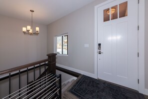 Interior - Mountain retreat - close to 3 ski resorts! (Eden)