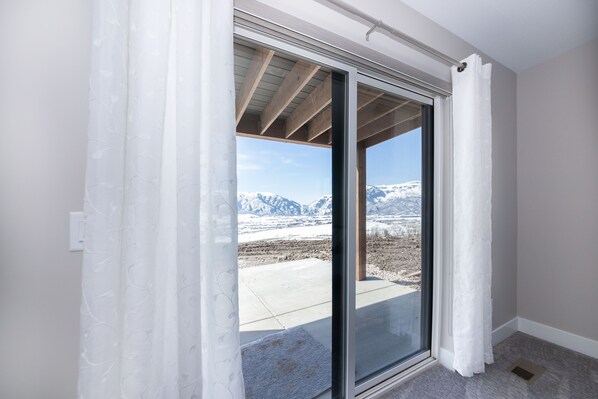 Interior - Mountain retreat - close to 3 ski resorts! (Eden)