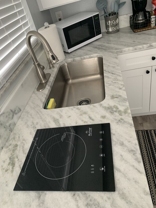 Fridge, microwave, stovetop, coffee/tea maker