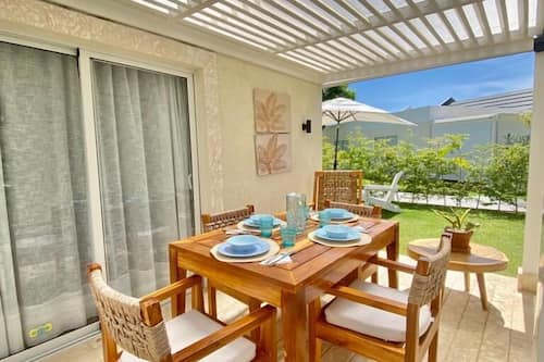 Villa Confort, balcón, vista al jardín | Terraza o patio