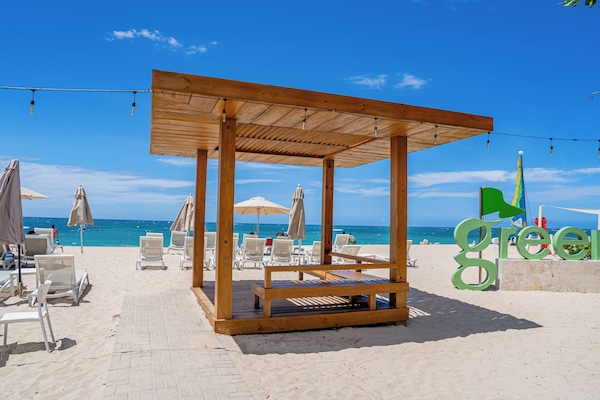 On the beach, white sand, free beach shuttle, sun-loungers