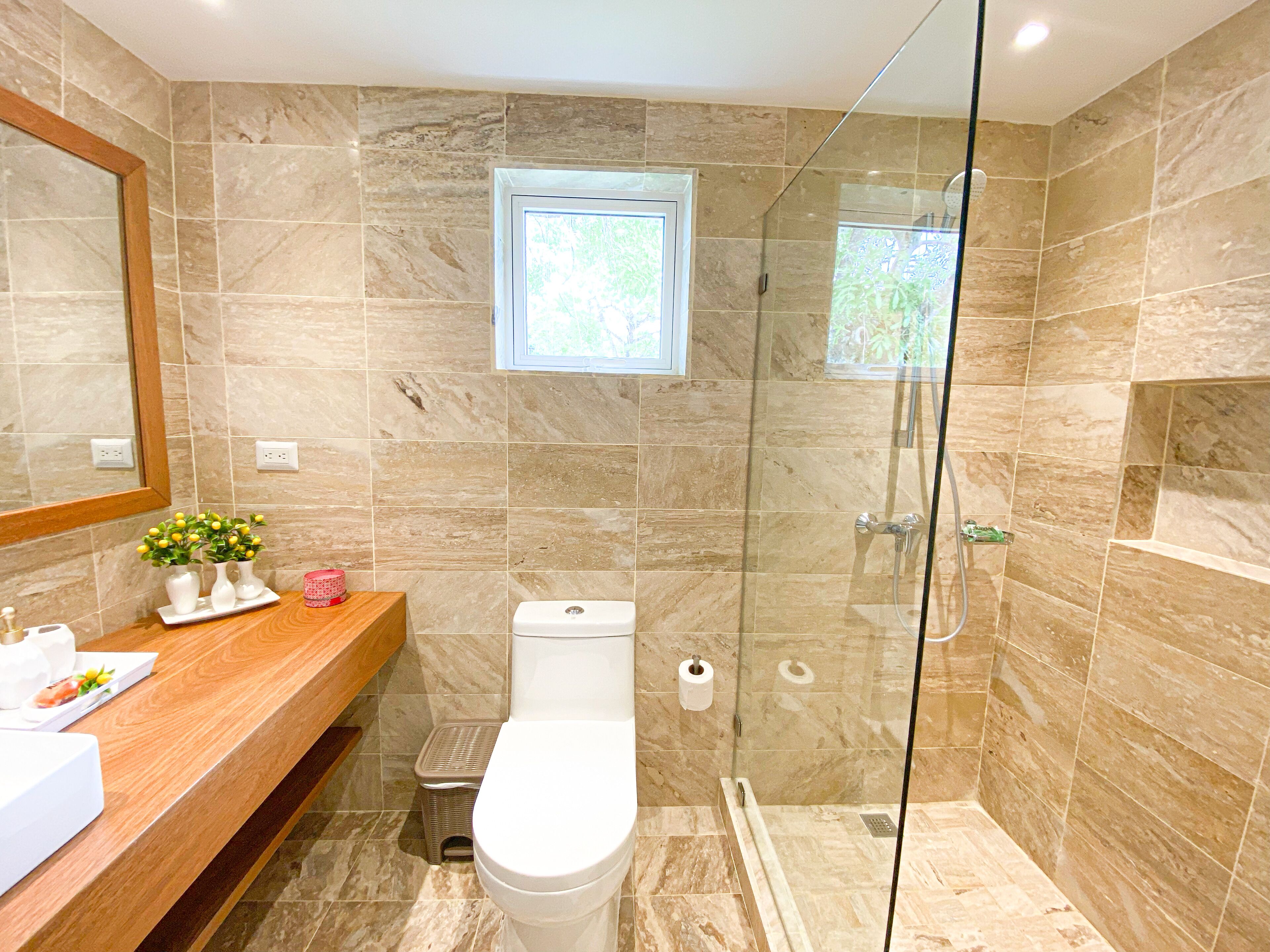 Comfort Villa, Balcony, Garden View | Bathroom | Shower, hair dryer, towels, shampoo
