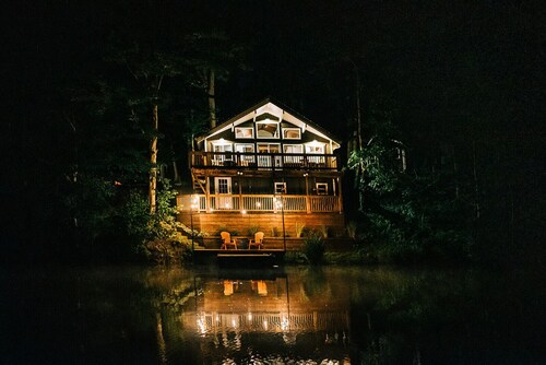 THE NEST ~ Charming  cabin escape ~ Hot tub ~ Suana ~ Bbq