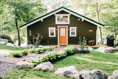 THE NEST ~ Charming  cabin escape ~ Hot tub ~ Suana ~ Bbq