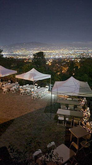 Outdoor dining - Palace of Dreams, Ultra-Modern Spanish Estate, Spectacular Views. Hot Springs. (San Antonio)