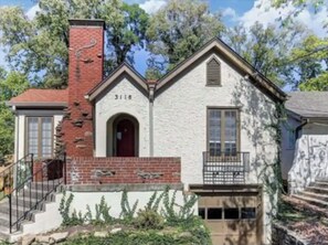 Exterior - Charming 3 BD in Mt. Lookout, Near Downtown Cincy (Cincinnati)