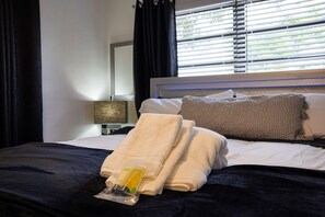 4 bedrooms, laptop workspace, iron/ironing board, free WiFi