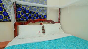 10 bedrooms, iron/ironing board, WiFi