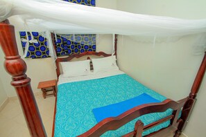 10 bedrooms, iron/ironing board, WiFi