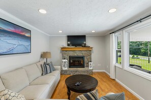 Smart-TV, DVD-Player, Bücher