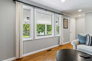 Smart-TV, DVD-Player, Bücher