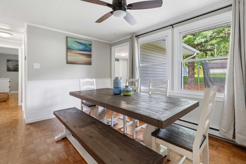Spacious 4BR Mountain Stay • Perfect for Virginia Tech & Radford Visits