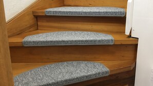A wooden staircase with grey carpeted steps and a white wall. - Very nice camp, close to a large playground, swimming pool, sight-seeing dog station (Norden)