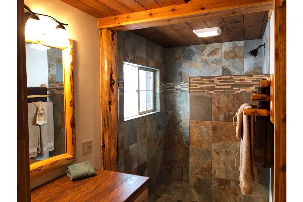 “The Cabin” On 410 A Nature Lovers Retreat!