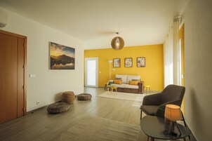 32-inch LED TV with cable channels, TV, heated floors