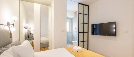 2 slaapkamers, een bureau, een strijkplank/strijkijzer, internet