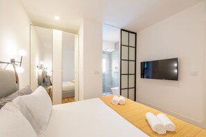 2 عدّة غرف نوم ومكتب ومكواة/لوح كي وخدمة الإنترنت