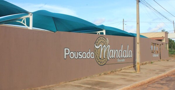 Vista frontal de la propiedad