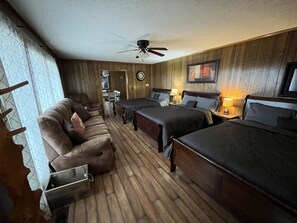 5 bedrooms, iron/ironing board, bed sheets - Cache Landing Lodge  (Wynne)
