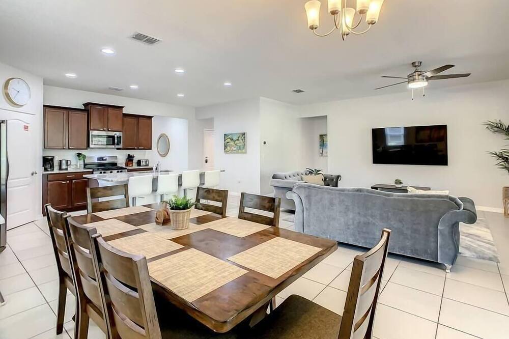 Family Retreat @ Resort with Private Pool, 6Bdrm