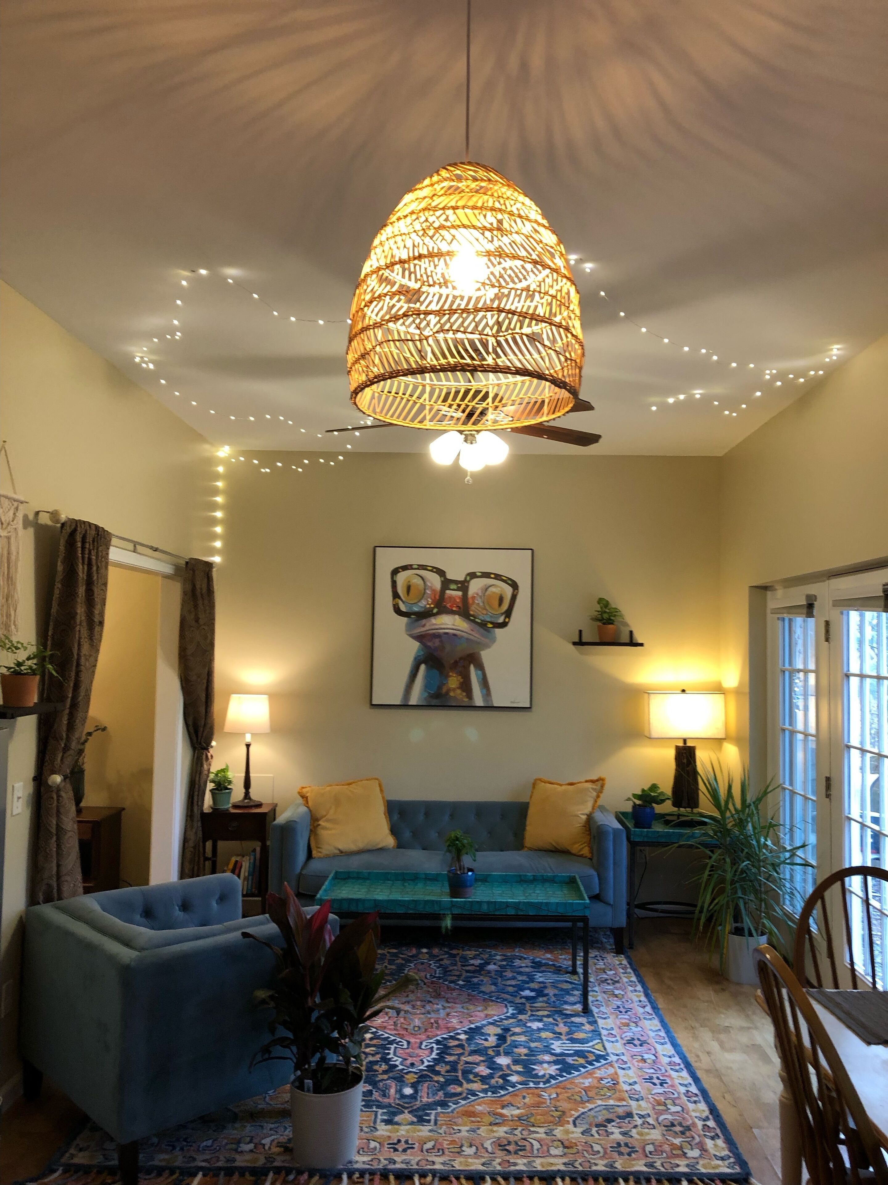 The Lil’ Sanctuary 1 bedroom suite near downtown. Walk to the river!