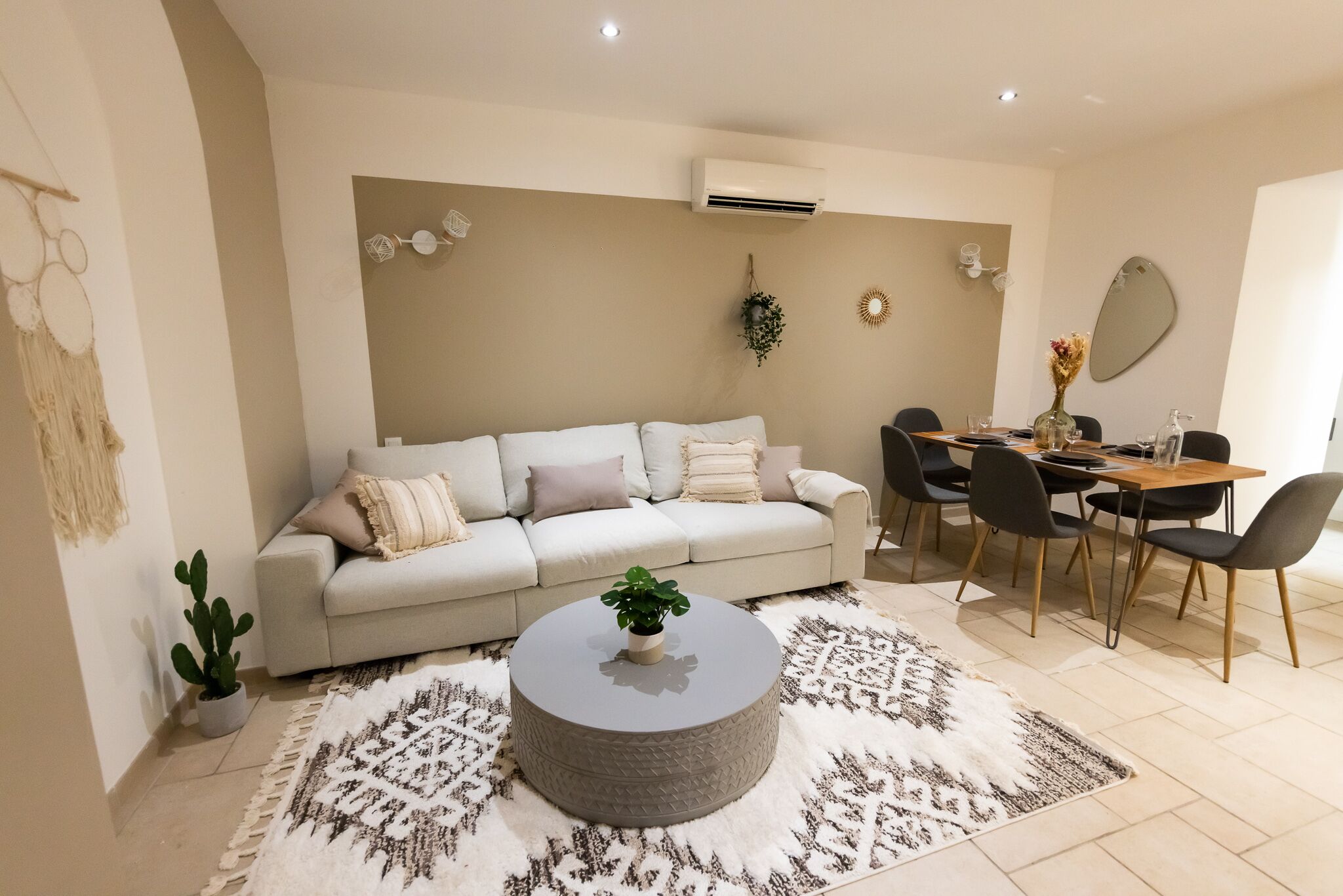 4-6 people flat with climatisation and terrace