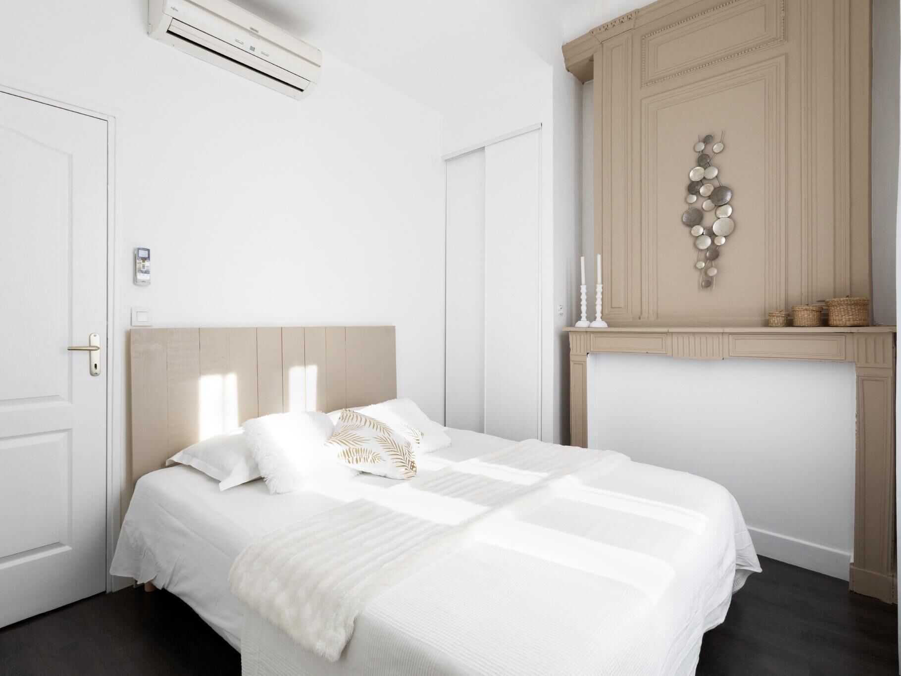 61.2-Apartment-Large-Private Bathroom-Landmark view