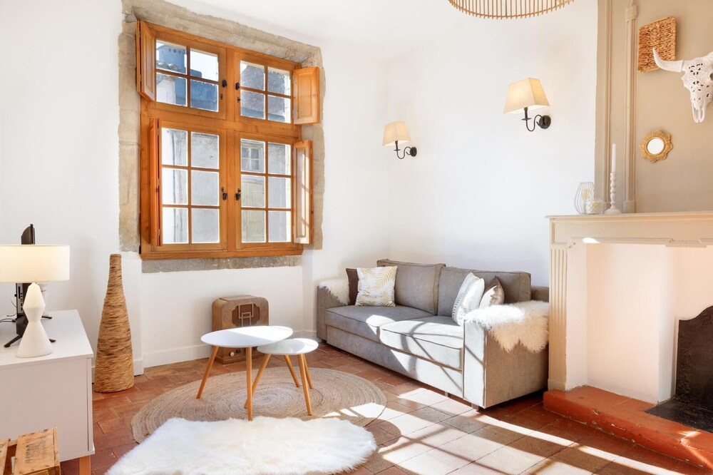 61.2-Apartment-Large-Private Bathroom-Landmark view