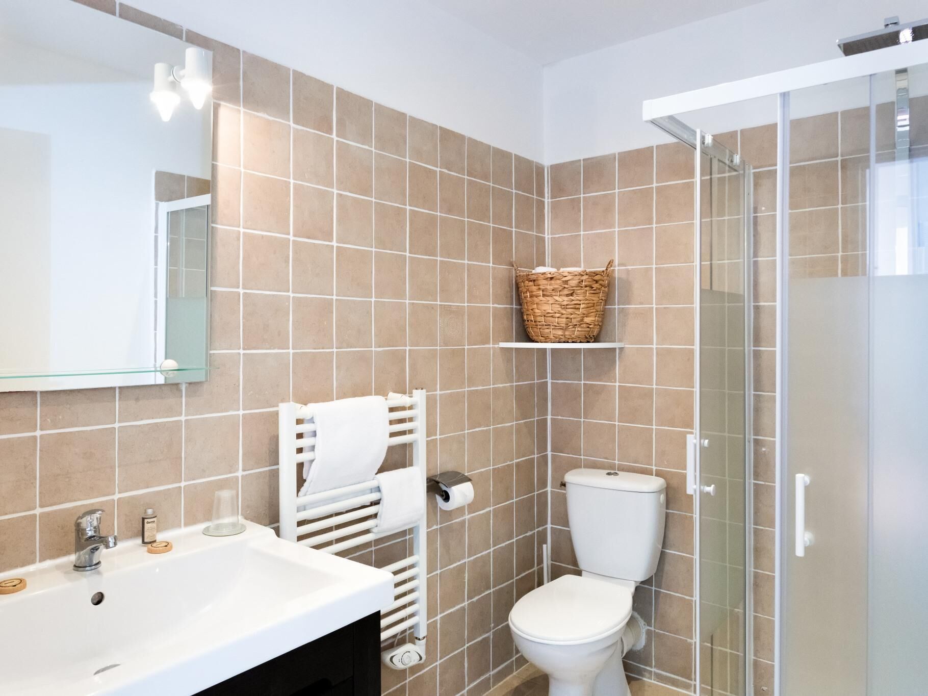 61.2-Apartment-Large-Private Bathroom-Landmark view