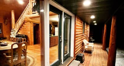 Stunning, secluded lodge nestled in the woods- minutes from town.