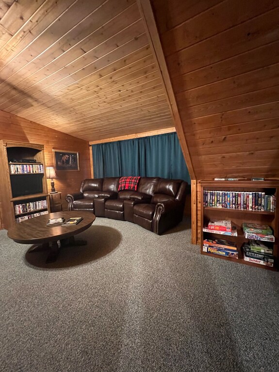 Stunning, Secluded Lodge Nestled In The Woods- Minutes From Town. - Michigan